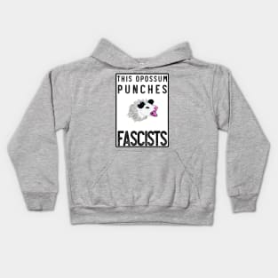 THIS OPOSSUM PUNCHES FASCISTS le troisième Kids Hoodie